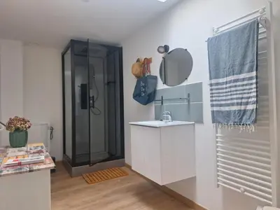 Salle de bains dans l'établissement Gîte des Abeilles
