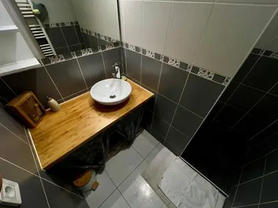 Salle de bains dans l'établissement Le Saint-Hilaire - appartement calme + parking