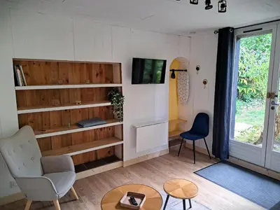 Télévision ou salle de divertissement dans l'établissement La Cabane des Dunes - Parking privatif