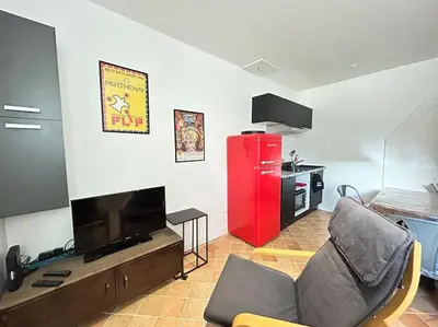 Télévision ou salle de divertissement dans l'établissement Parthenay Centre-Ville - Maison avec 1 chambre