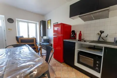 Cuisine ou kitchenette dans l'établissement Parthenay Centre-Ville - Maison avec 1 chambre