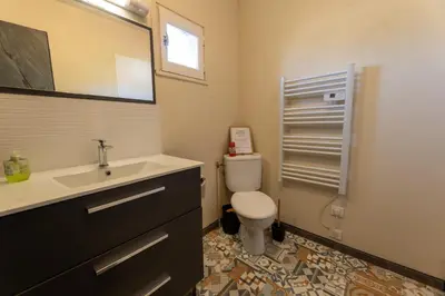 Salle de bains dans l'établissement Parthenay Centre-Ville - Maison avec 1 chambre