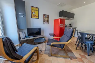 Cuisine ou kitchenette dans l'établissement Parthenay Centre-Ville - Maison avec 1 chambre
