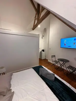Un ou plusieurs lits dans un hébergement de l'établissement CHAMBRE 4 Face au Donjon