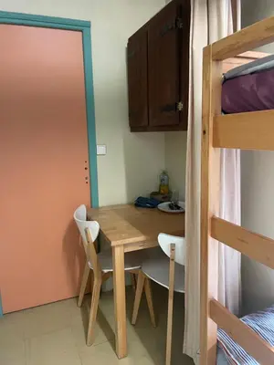 Plan de l'établissement chambre 4 personnes avec entrée indépendante , grand parking, salle de bain, wc
