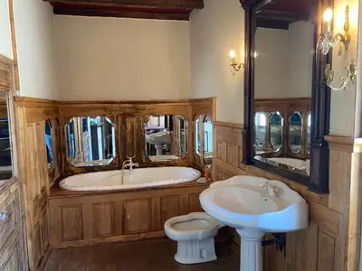 Salle de bains dans l'établissement Château de Cibioux