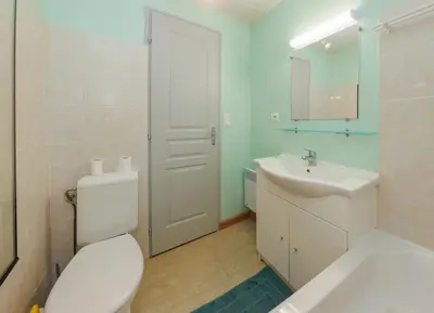 Salle de bains dans l'établissement LE SOUVENIR D'AILLEURS T2 65m2