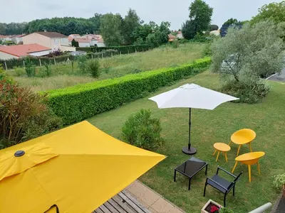Jardin de l'établissement Premiere Classe Saintes