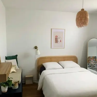Espace deux chambres et sanitaires
