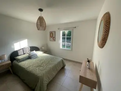 Un ou plusieurs lits dans un hébergement de l'établissement Charmante maison neuve