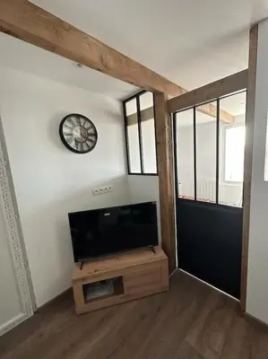 Télévision ou salle de divertissement dans l'établissement Petit Appart proche IMA