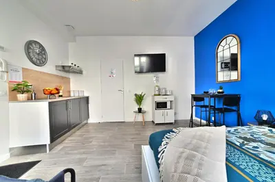 Cuisine ou kitchenette dans l'établissement Paradis Bleu - Coeur de ville, Tv 4K, Netflix, Fibre, Confortable, Calme