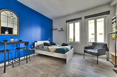 Coin salon dans l'établissement Paradis Bleu - Coeur de ville, Tv 4K, Netflix, Fibre, Confortable, Calme