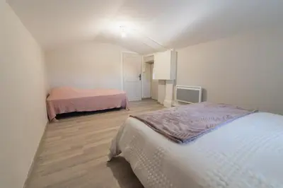 Un ou plusieurs lits dans un hébergement de l'établissement Le Verger : gîte familial avec piscine