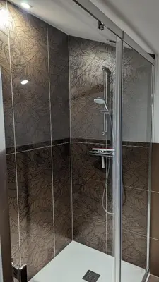 Salle de bains dans l'établissement Sylo-V CHAMBRE EDGAR