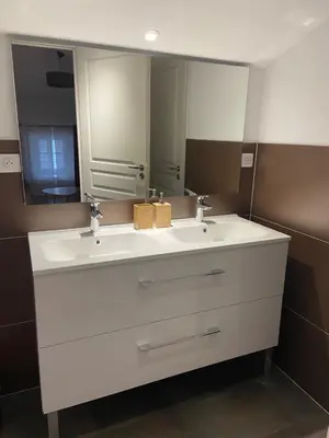 Salle de bains dans l'établissement Sylo-V CHAMBRE EDGAR