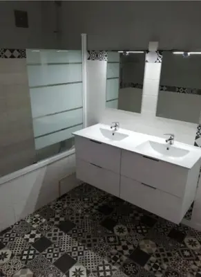 Salle de bains dans l'établissement T3 à Poitiers proche du Futuroscope