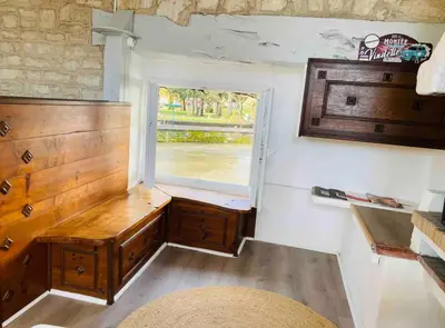 Coin salon dans l'établissement Le Quai 2, ancien Moulin au Bord de la Charente - Charme et Sérénité à Jarnac