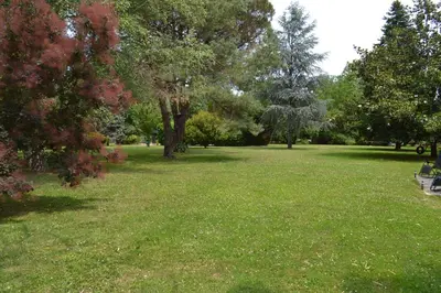 Jardin de l'établissement Les Bruyeres B&B 2