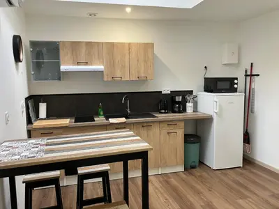 Cuisine ou kitchenette dans l'établissement L'Alambic