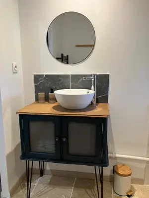 Salle de bains dans l'établissement L'Alambic