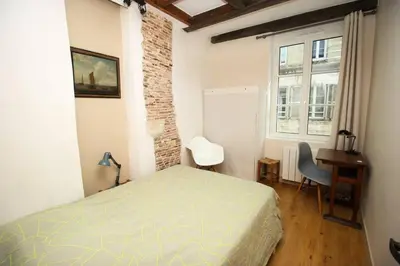 Un ou plusieurs lits dans un hébergement de l'établissement Appartement du XVIIè siècle, hypercentre 2 chambres