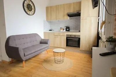 Cuisine ou kitchenette dans l'établissement NEW! Saint Martin 52A- Grand studio lumineux-wifi