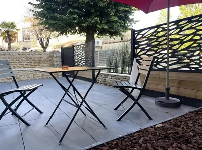 Terrasse ou espace extérieur de l'établissement Logement spa privatif proche Niort et La Rochelle