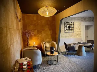 Coin salon dans l'établissement Logement spa privatif proche Niort et La Rochelle