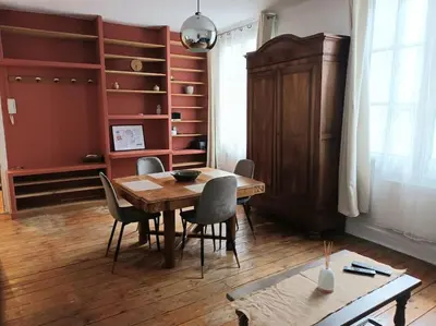 Télévision ou salle de divertissement dans l'établissement Charmant T2 place de Verdun