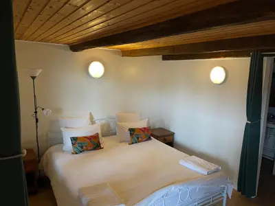 Un ou plusieurs lits dans un hébergement de l'établissement Le Gîte des Jonquilles up to 12 People 6 Bedrooms