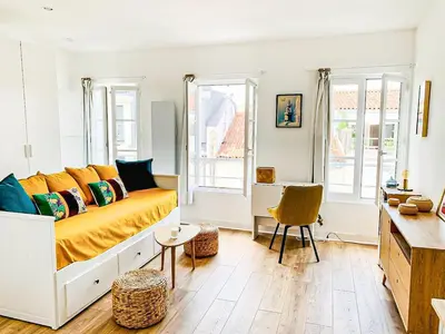 Coin salon dans l'établissement Bon Plan à 5 min du port et du centre