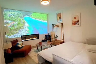 Un ou plusieurs lits dans un hébergement de l'établissement Le Patio - Cinélodge avec jardin