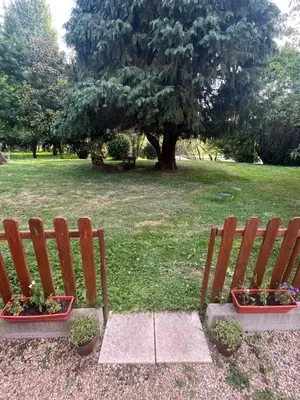 Jardin de l'établissement Logement paisible en bord de Vienne