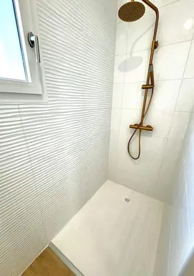 Salle de bains dans l'établissement Les Gites des jardins d'Oscar l'Appartement