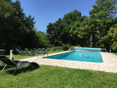 Piscine de l'établissement Chez Fernand ou située à proximité