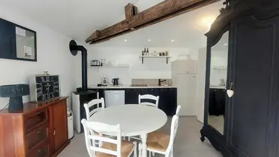 Cuisine ou kitchenette dans l'établissement Studio du domaine équestre B & G
