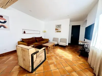 Coin salon dans l'établissement Casa Rochelaise - Jacuzzi