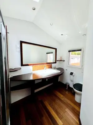 Salle de bains dans l'établissement Casa Rochelaise - Jacuzzi