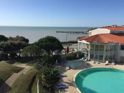 Piscine de l'établissement ALIENOR VUE MER 2 à 4 PERSONNES ou située à proximité
