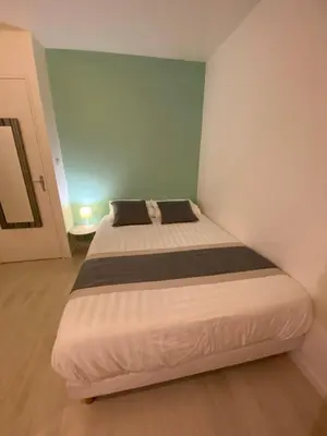 Un ou plusieurs lits dans un hébergement de l'établissement Le Girouard - City Center - Private Parking - WIFI, NETFLIX
