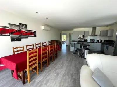 Cuisine ou kitchenette dans l'établissement Gite La Bourdetaise pour 8 personnes