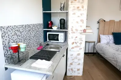 Cuisine ou kitchenette dans l'établissement Chambre dhôtes familiale à Saint Pierre du Chemin