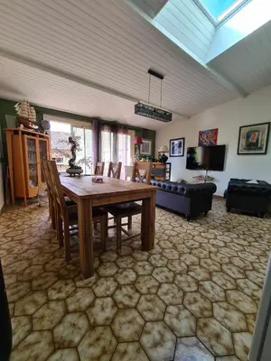 Coin salon dans l'établissement Maison le trèfle