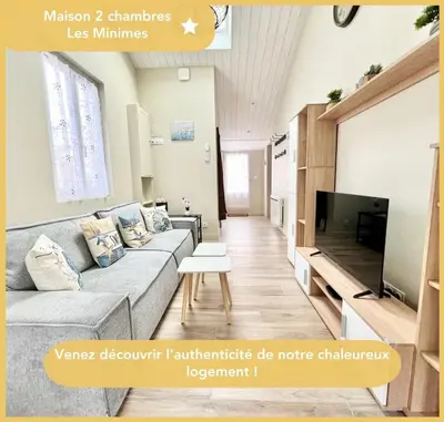 Télévision ou salle de divertissement dans l'établissement Charmante Maison de Ville - Patio - Wifi - Parking gratuit