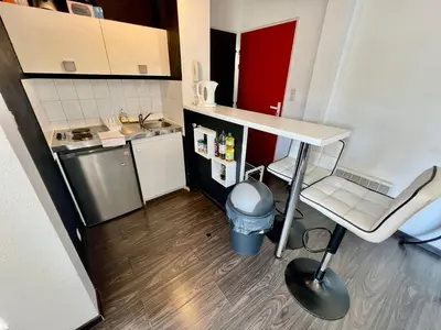 Cuisine ou kitchenette dans l'établissement Le Saint-Eloi