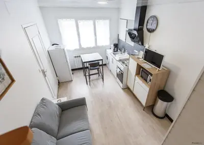 Cuisine ou kitchenette dans l'établissement LE REPAIRE - T2 23 m2