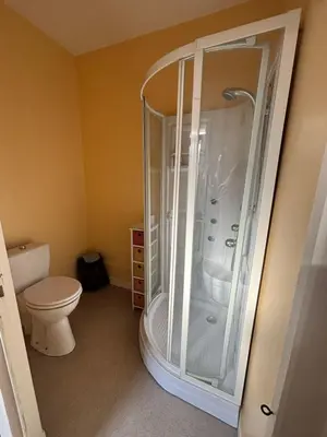 Salle de bains dans l'établissement Appartement pour 5 à 7 personnes