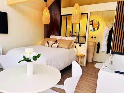 Un ou plusieurs lits dans un hébergement de l'établissement Home Paradis & Spa