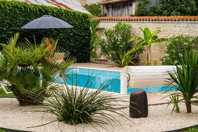 Piscine de l'établissement Domaine De L'Angélique ou située à proximité